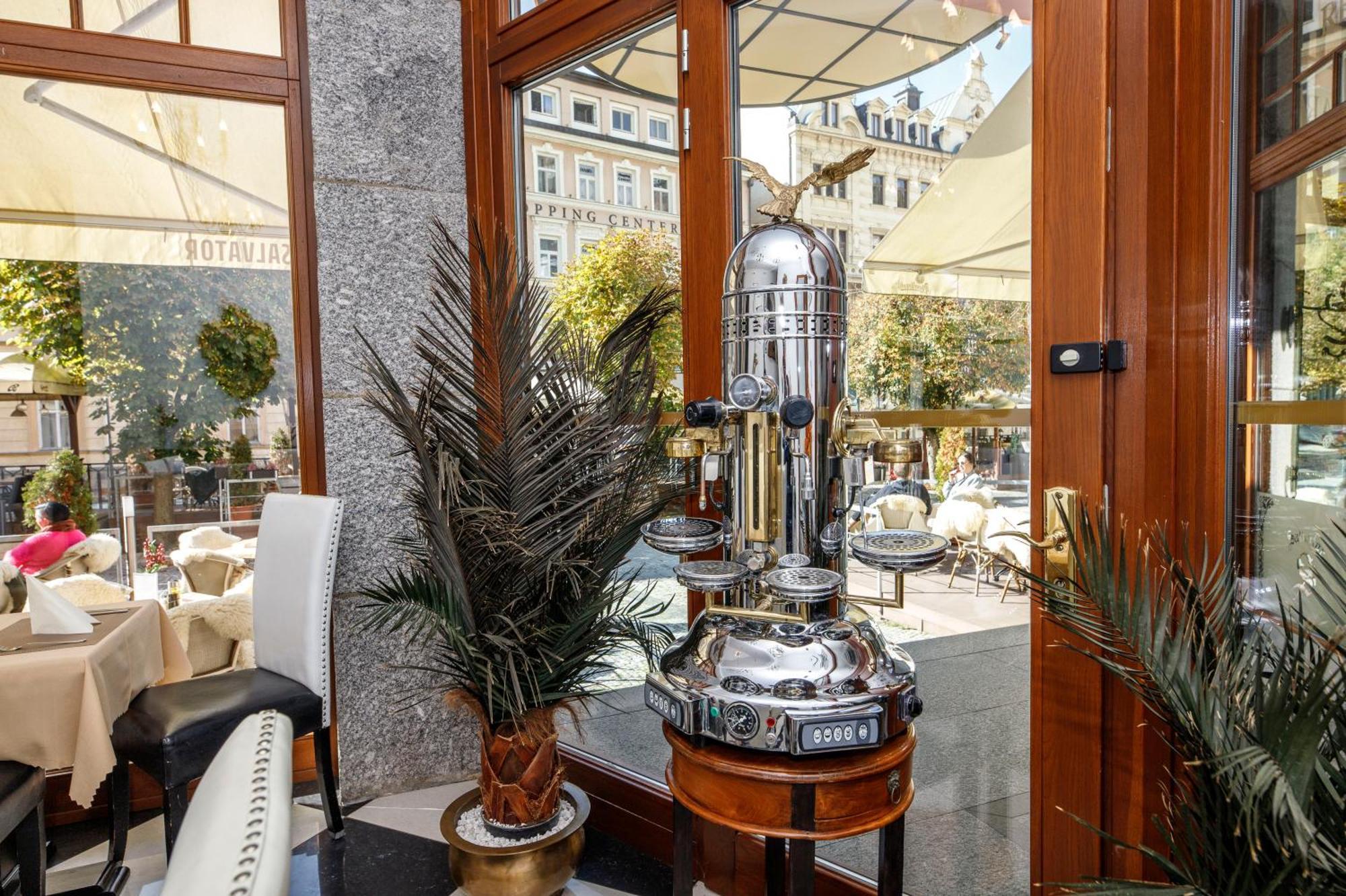 Salvator Hotel การ์โลวีวารี ภายนอก รูปภาพ