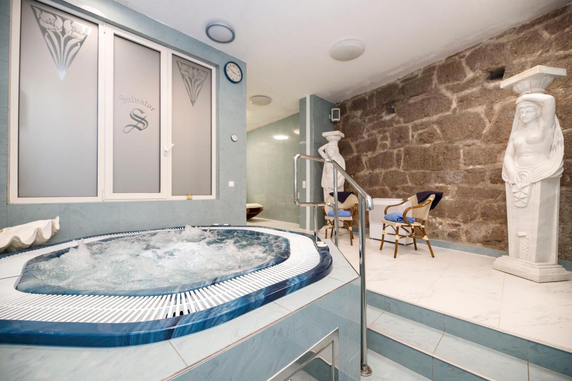 Salvator Hotel การ์โลวีวารี ภายนอก รูปภาพ