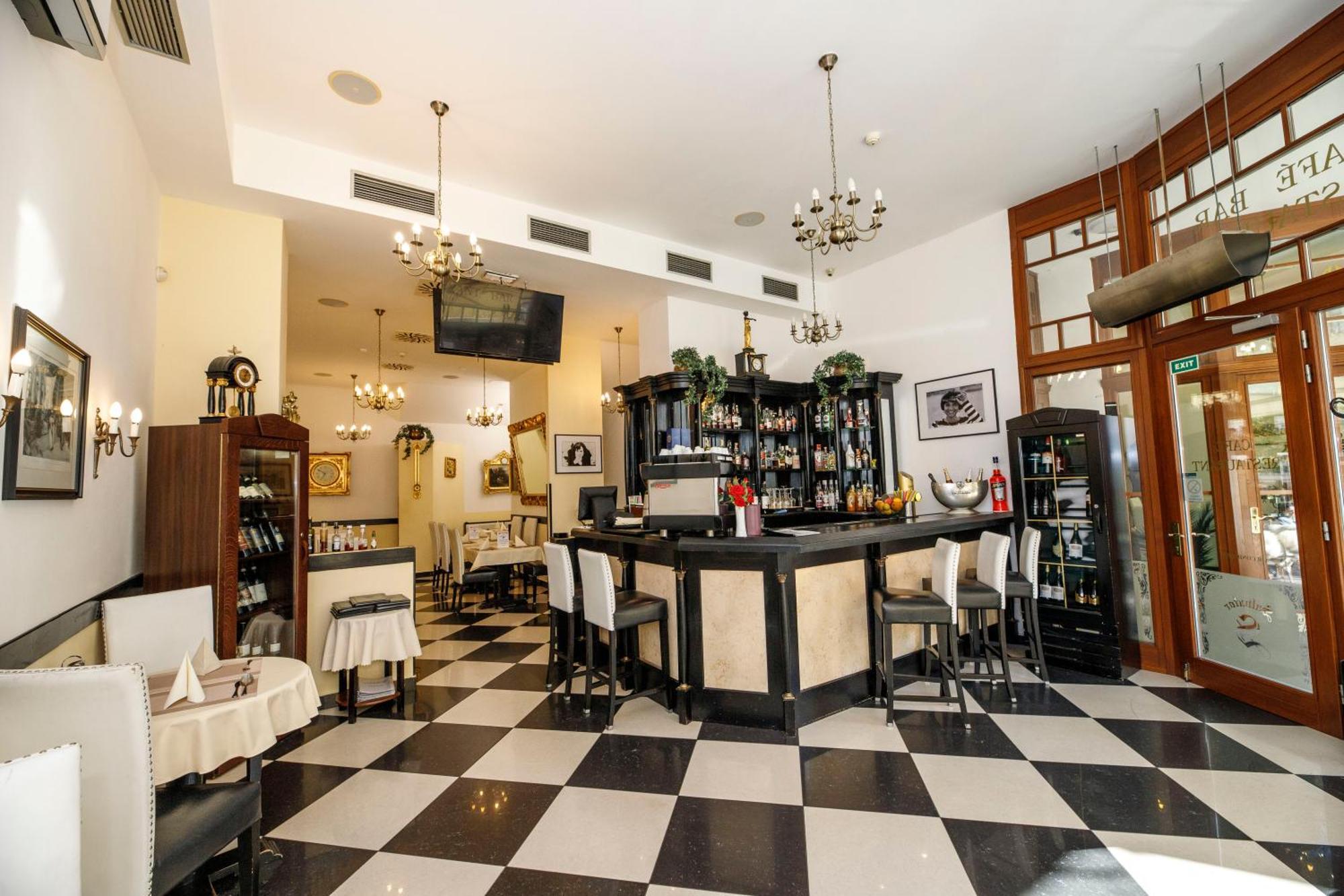 Salvator Hotel การ์โลวีวารี ภายนอก รูปภาพ
