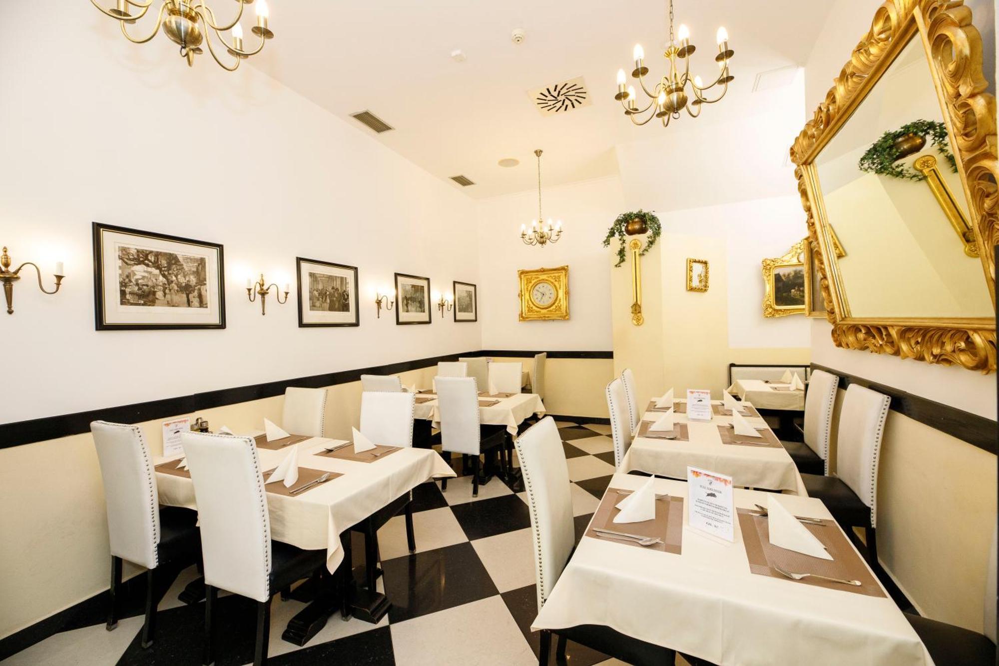Salvator Hotel การ์โลวีวารี ภายนอก รูปภาพ