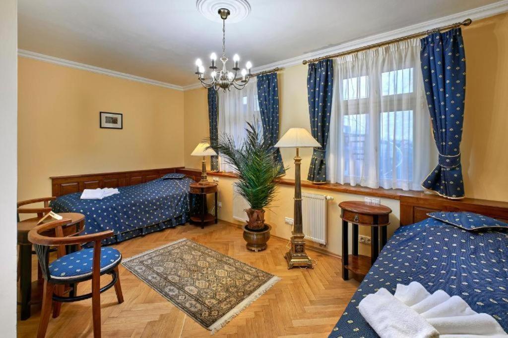 Salvator Hotel การ์โลวีวารี ภายนอก รูปภาพ