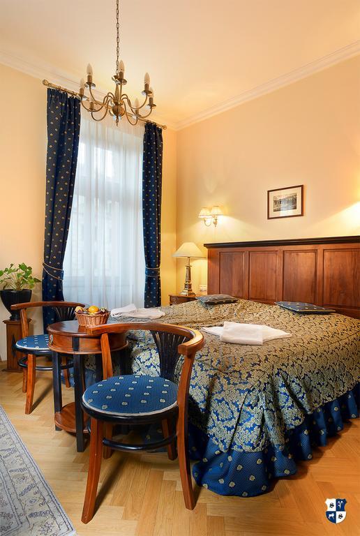 Salvator Hotel การ์โลวีวารี ภายนอก รูปภาพ