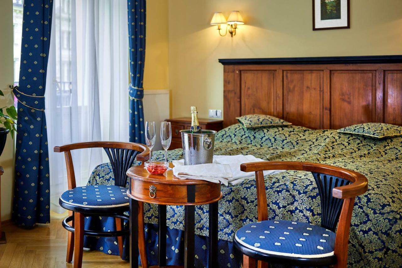 Salvator Hotel การ์โลวีวารี ภายนอก รูปภาพ