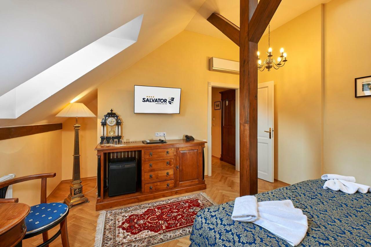 Salvator Hotel การ์โลวีวารี ภายนอก รูปภาพ