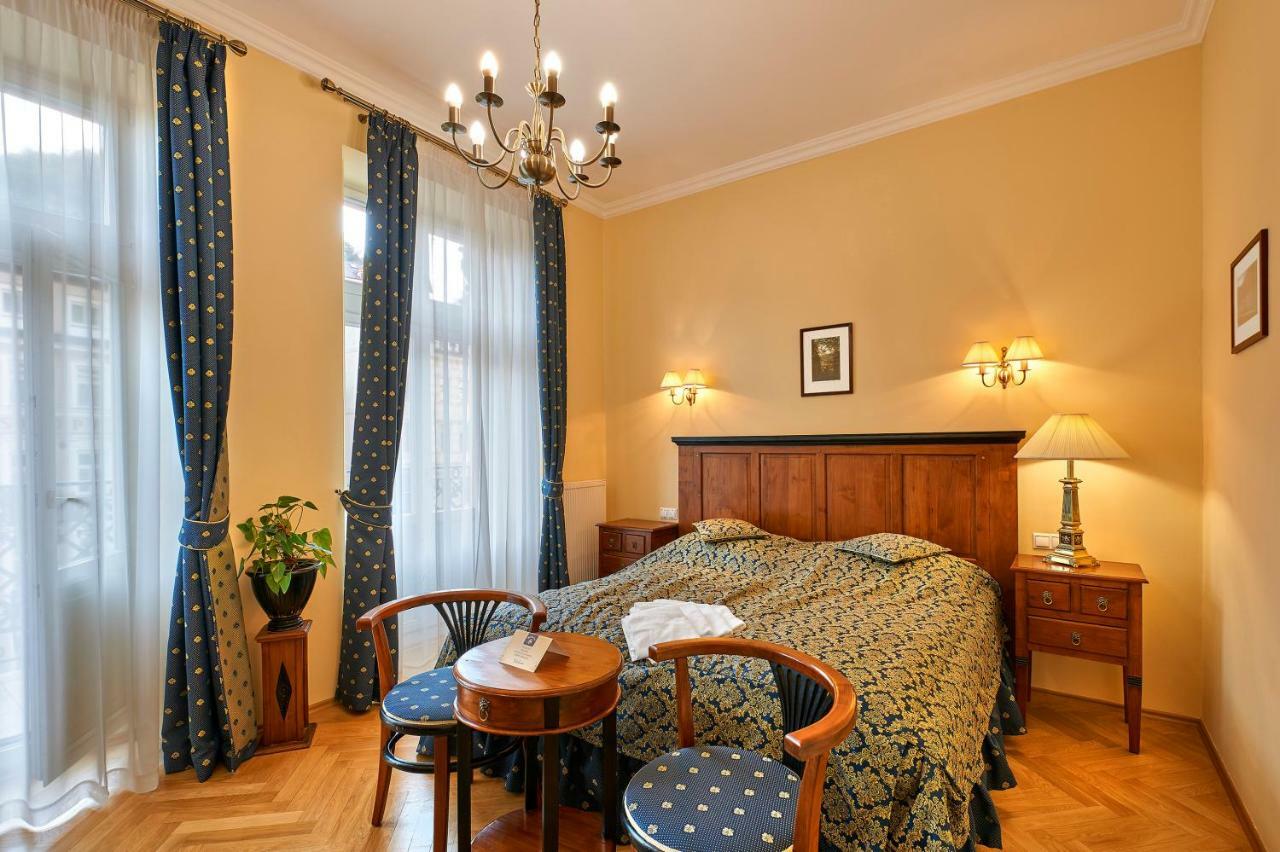 Salvator Hotel การ์โลวีวารี ภายนอก รูปภาพ