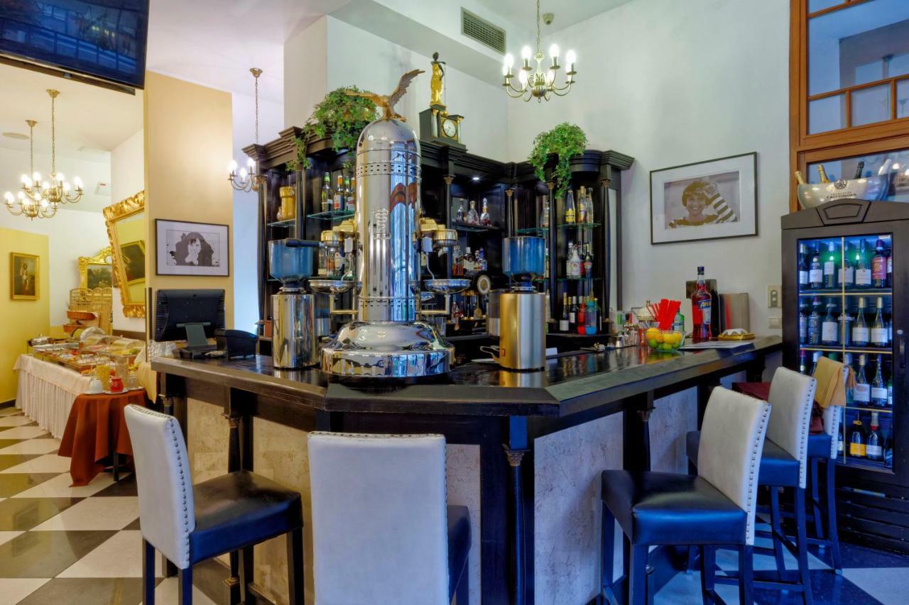 Salvator Hotel การ์โลวีวารี ภายนอก รูปภาพ